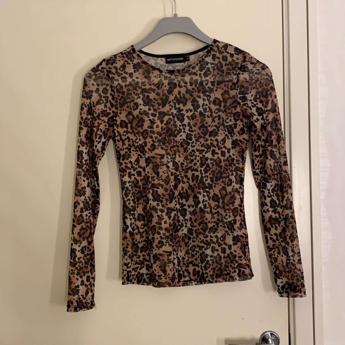 Leopardmönstrad topp