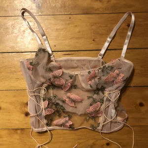 Meshtröja - bra skick, oanvänd och väldigt fin. Trådar inte och är super söt