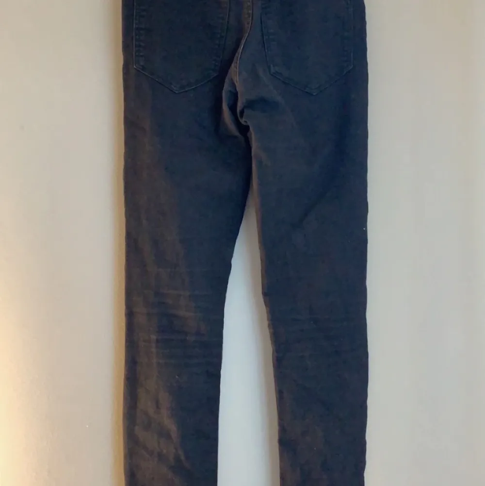 Svarta skinny jeans från hm i stl 32. Jeans & Byxor.