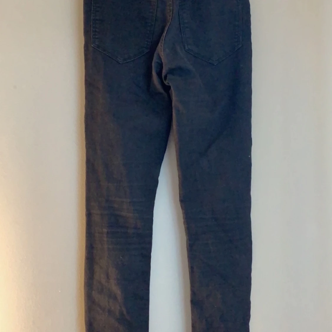 Svarta skinny jeans från hm, stl 32