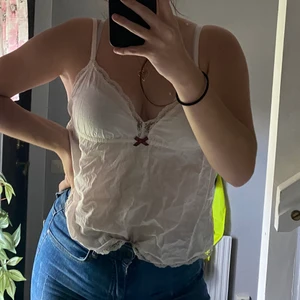 Odd Molly Linne - Ett ljusrosa linne från Odd Molly. Knappt använt, väldigt fint skick. Linnet är i storlek 0, vilket motsvarar XS. Banden går att justera. Kan fraktas. Hör av dig om du vill se fler bilder. Priset kan diskuteras❤️❤️