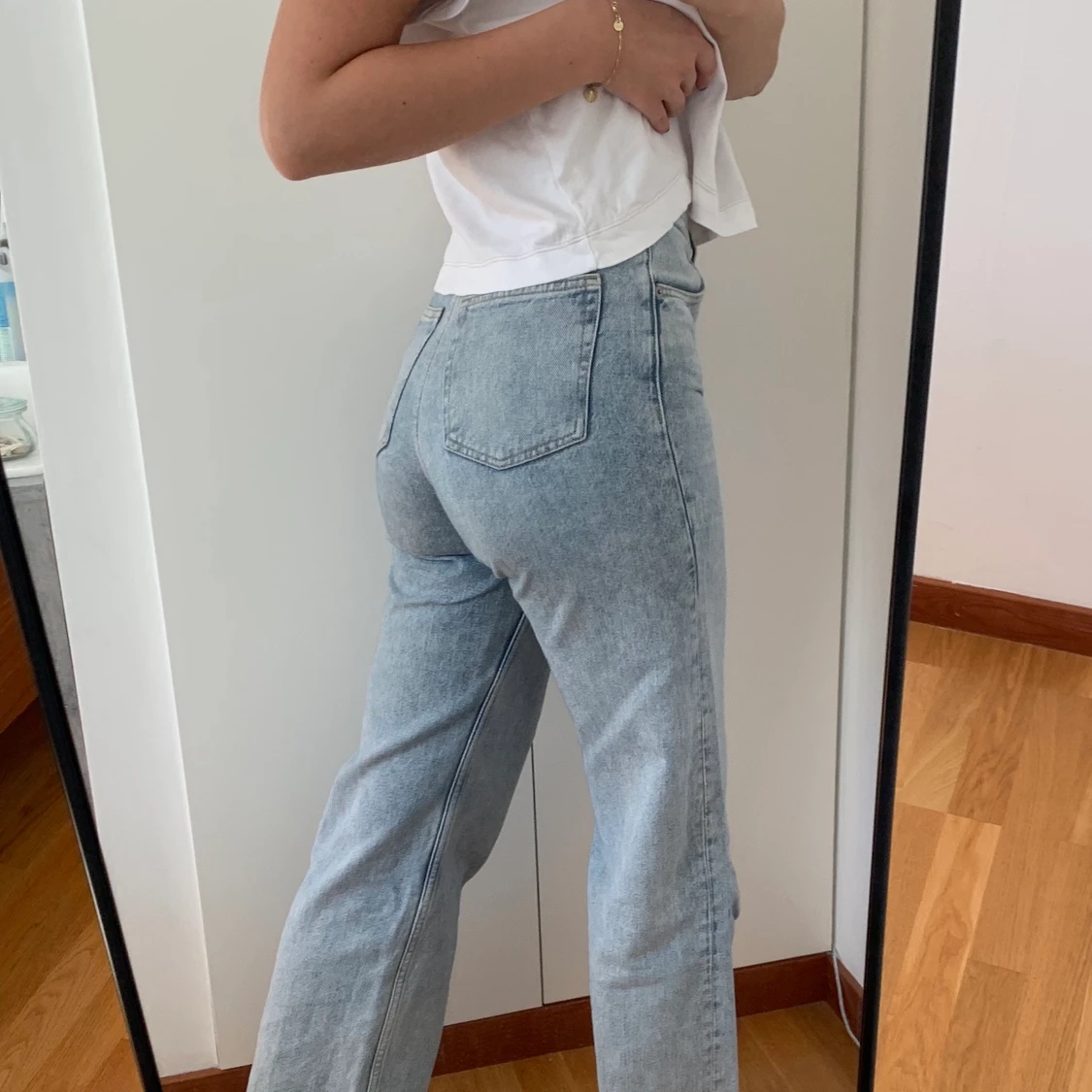 Skitsnygga jeans från monki i storlek 27