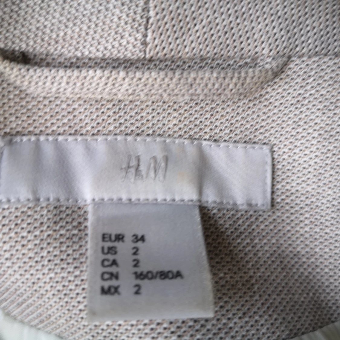 H&M light gray blazer in size 34 - 90