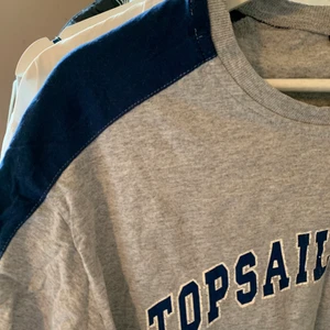 Vintage t-shirt - Vintage t-shirt köpt på beyond retro. Står storlek xs i tröjan, men den är oversized så skulle säga att den passar XS-L. Frakt ingår inte i priset💖