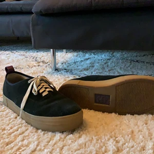 Eytys  - Säljer svarta mocka Eytys storlek 46. Använda men ännu fint skick, dock skavda bak (se bild) 