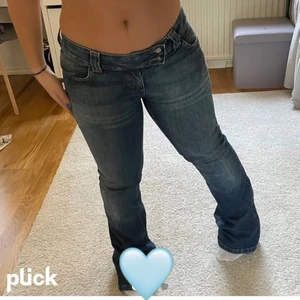 Lågmidjade byxor - Dessa passade inte mig så säljer vidare dom här jättefina byxorna🥰köp direkt för 300kr+frakt. Om du vill ha fler bilder skriv 