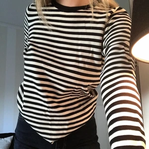 Randig tröja  - Snygg tröja till hösten från Cubus! Kvaliten är i ett tjockare material och i stolek M💓💓 köparen står för frakten (60kr) Kontakta mig för mer information✨