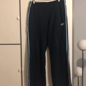 Adidas  vintage trackpants storlek S  - Betalning via swish 
