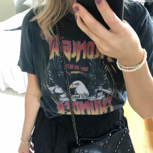 T-shirt - Asball t-shirt från gina tricot. Superbra skick! 