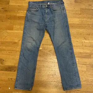 Blåa Weekday Vacant jeans. Storlek: W31 L30 Skick: Knappt använda. Pris: 400kr