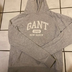 Hoodie från gant - Fin gant hoodie! Säljer pga växt ur! ❤️ barn storlek så passar en xs🤩 bättre bilder kan fixas vid intresse!❤️