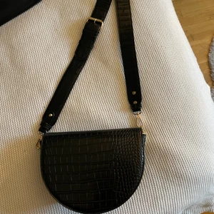 Ormskinn väska  - Aldrig använd 