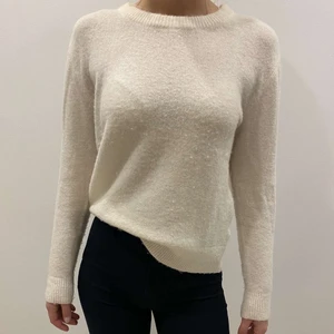 Neo noir stickad tröja!! - Neo Noir stickad tröja  Style: Dina Knit  Storlek: M Material: 32% Alpaca, 32% Merino Ull, 30% Polyamid, 6% Elastan Skick: Väl använda så lite noppriga Info: Köpte ny på Fiorucci/Two Angels i Göteborg Nypris: 700kr