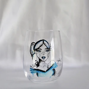 Handmålat glas - Handmålat glas gjort av mig, finns flera matchande glas✨ handdiskas för bäst hållbarhet. För fler handmålade glas kolla in engqvist_art på instagram🤍 