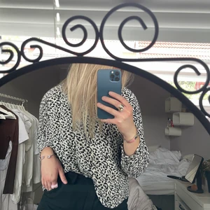 Leopard tröja - Lite tjockare leopard tröja 