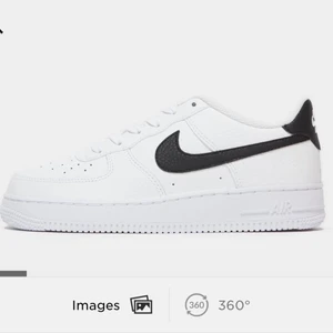 Nike air force 1 - Hej, de så att jag säljer mina Nike air force köpte dom i JD dom är nya har bara använt 3 gånger. Vill ni ha bilder så skriv till mig privat