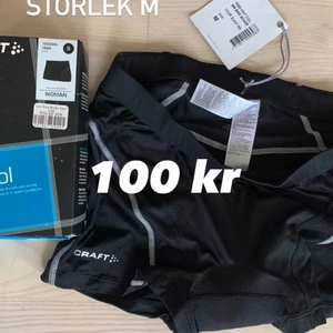 Cykelshorts CRAFT - Korta cykelshorts/boxers med material som andas från CRAFT. Lätt vadderad mellan benen. Nypris 400kr, helt oanvända 