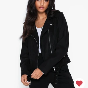 Mocka jacka från Nelly - Köpt förra året, en mocka jacka använd några gånger. Inget fel med den. Storlek 38. Köpt för 499, säljer för 300.