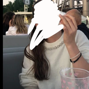 Stickad tröja  - Stickad Tröja från Hm med ett ”nithalsband” uppe vid kragen. Använd ca 2 gånger men ändå lite nopprig. Skriv privat för mer info, köpare står för frakt. Pris kan diskuteras 