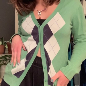 Söt kofta - Jättesnygg kofta jag endast använt ett par gånger, passar många olika stilar. Kan mötas upp i göteborg eller så tillkommer frakt!