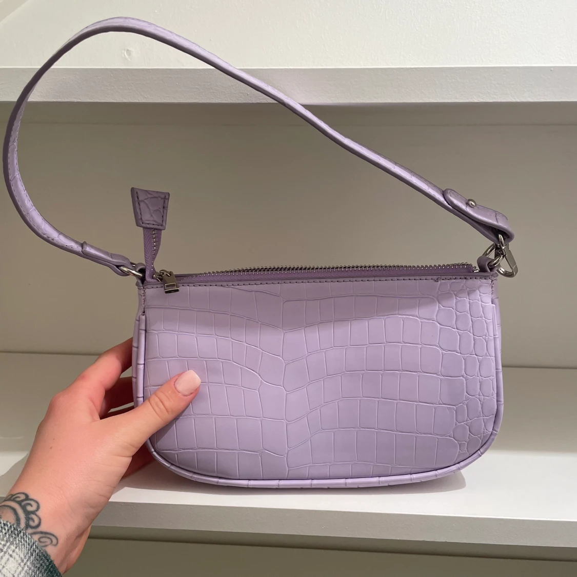 Lila axelväska från only