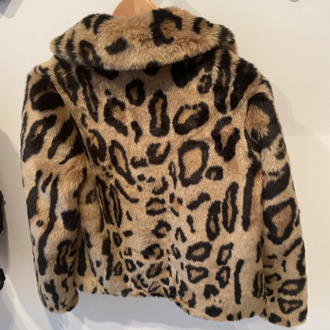 Leopardjacka från stand - 91