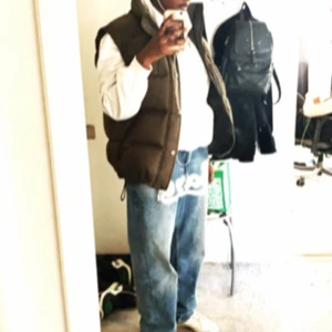 baggy jeans - ett par baggy jeans, bape har jag målat på själv. Jag är 170