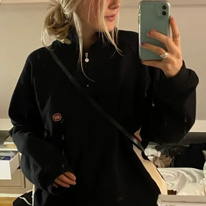 Nike sweatshirt - Säljer min nästan helt oanvända oversized vintage Nike sweatshirt! Väldigt snygg💞💞