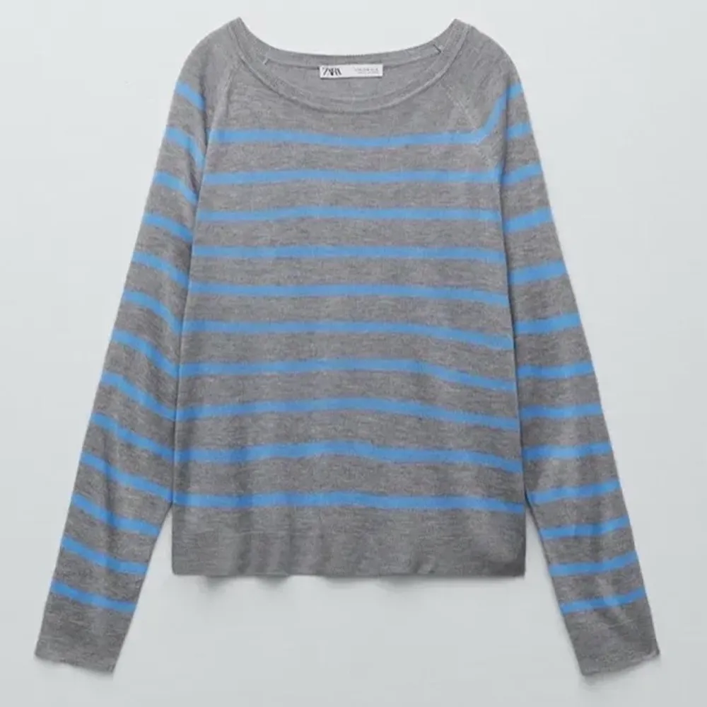 Säljer denna fina tröja från zara i stl M, aldrig använd. Kan mötas upp i stockholm eller frakta!💙 (skriv för bilder). Tröjor & Koftor.