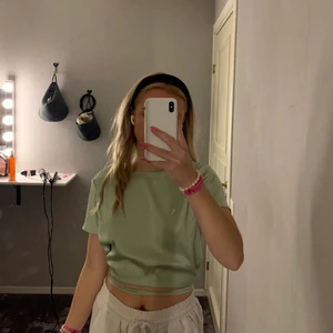 Topp - Topp från missguided i storlek 34/S. Aldrig använd och är i fint skick.