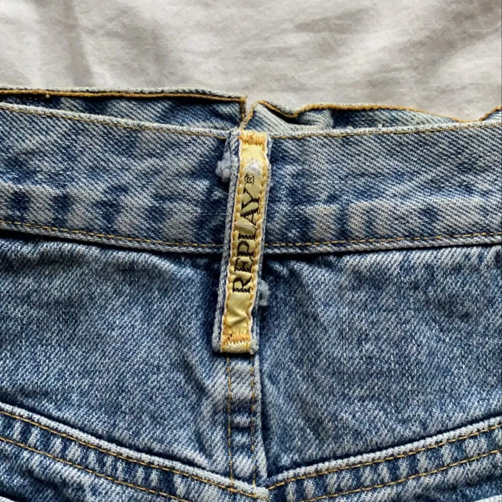 Super fin replay jeans kjol, det står storlek 17 men jag har allt mellan Xs-M och passar mig 💖💞🦋. Kjolar.