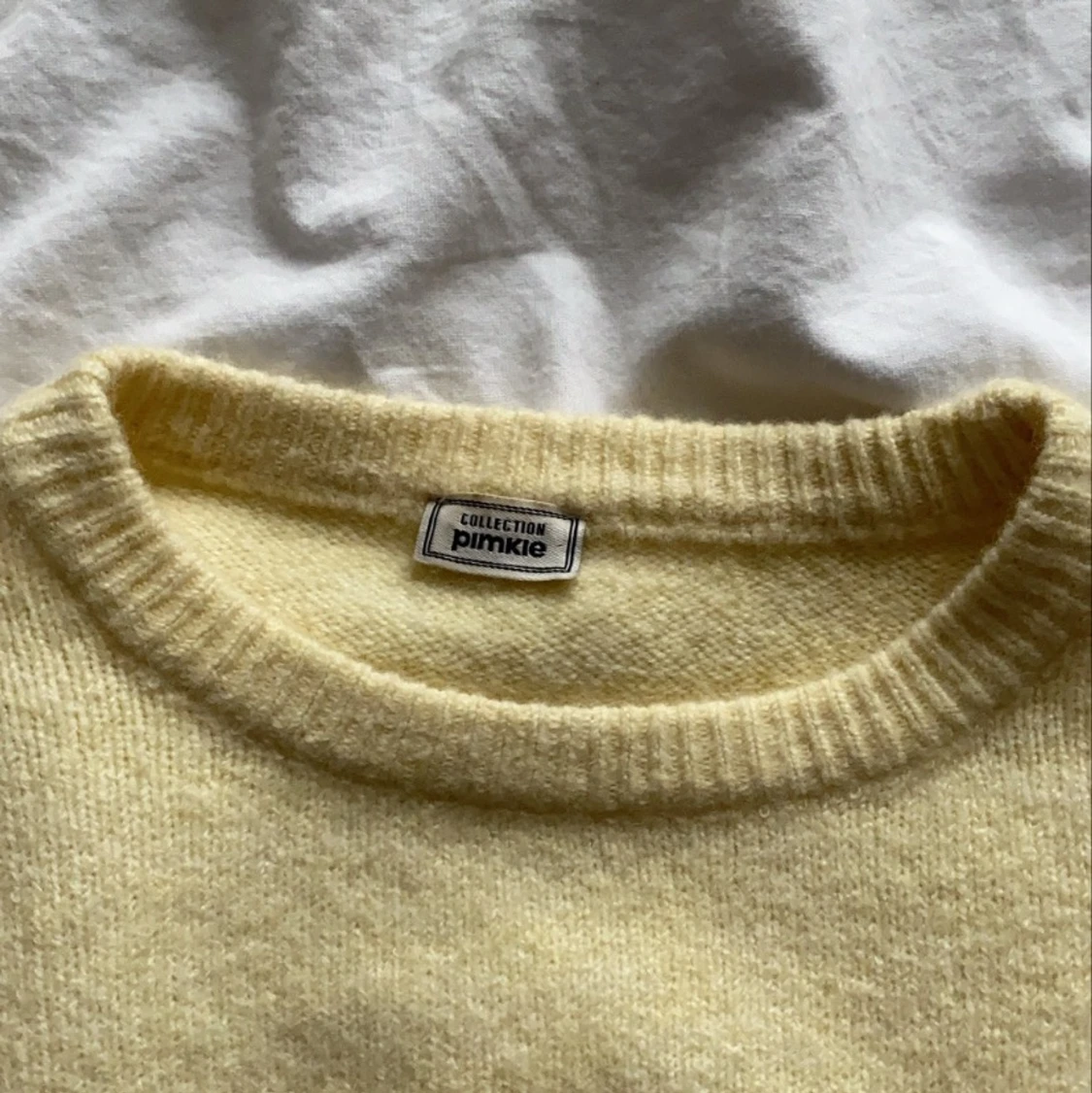 Stickad gul tröja  - 91