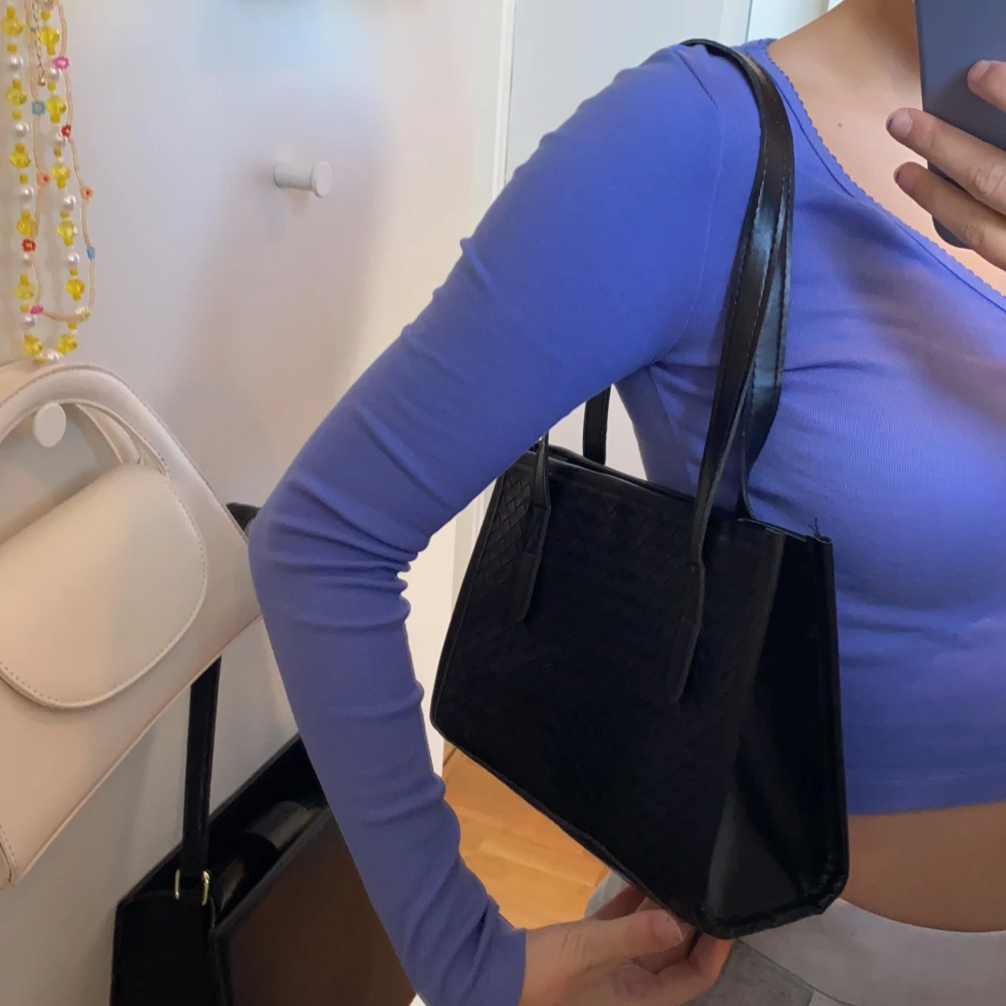 Axelväska med flätad struktur - 90