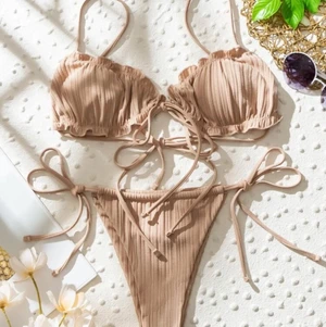 Bikini - Helt oanvänd bikini från shein i storlek s. Köptes i sommras men fick aldrig användning för den så den ligger fortfarande i förpackning❤️