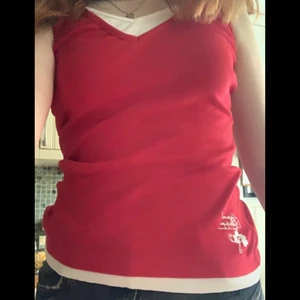 Linne - Köpt secondhand. Gillar det men kommer inte till användning. (Det vita sitter fast och är inte ett annat linne)❤️💋