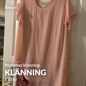 Klänning storlek L - Mammas klänning skit snygg bara använd på ett tillfälle 