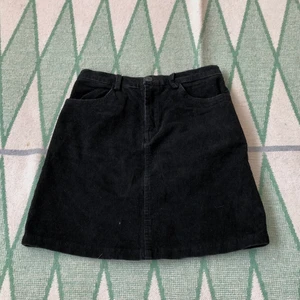 Manchesterkjol - Kjol i manchester från Brandy Melville. Passar nån med liten midja då den är liten i storleken❤️‍🔥