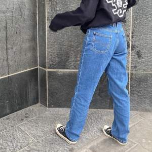 Säljer dessa jeans jag köpt från asos, märket på de är collusion😊 har änvänt de ungefär 4 gånger, sitter bra på mig som är 177 i längden men är lite stora i midjan😁 