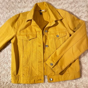 Gul denim jacka strl XS - Jättefin gul denim jacka i utmärkt skick! Storlek XS💛