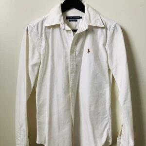 Skjorta Ralph Lauren - Vit klassisk skjorta från Ralph Lauren. Super slim fit.