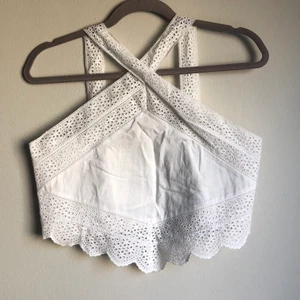 Linne hm - Linne i bomull med spetskanter från H&M, i en croppad modell. Strl S men passar även XS. Aldrig använd