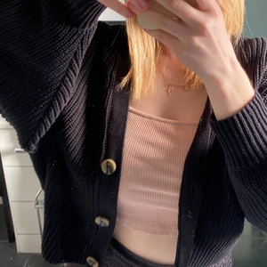 Svart kofta  - En svart fin kofta från gina tricot 💕