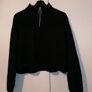 🌺Sportig tröja  - 🌸Tröjan är i nyskick.                                                     🌸Tröjan är croppad