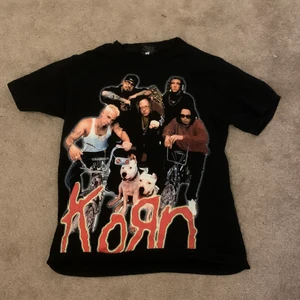 T-shirt - En lite mindre t-shirt. Jätte coolt tryck