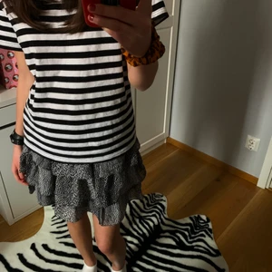 Hm Kjol - Jättefin volangkjol från HM i strl S/M