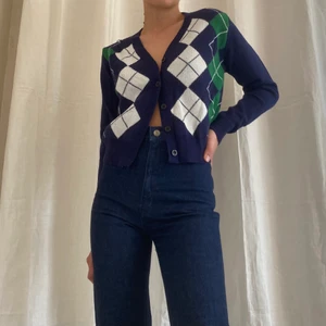 Stickad kofta - Så fin stickat kofta, helt oanvänd🤍