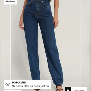 Jeans  - Säljer dessa jeans från NAKD i storlek 36. Säljer då de inte kommer till användning. De är i gott skick och använda ett fåtal gånger. 