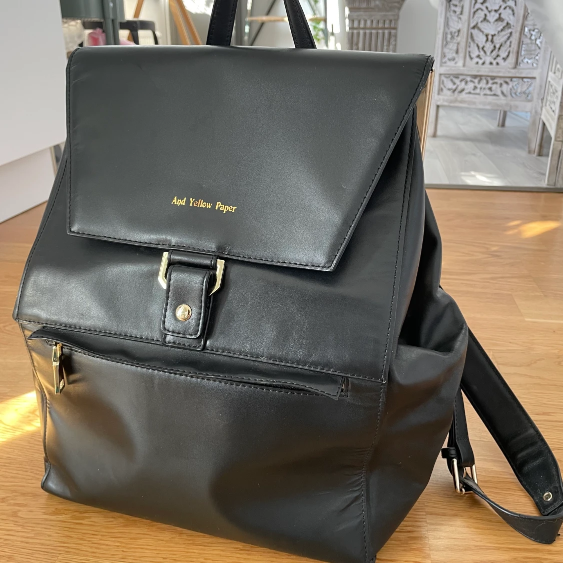 Ryggsäck, and yellow paper 