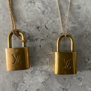 Louis Vuttion vintage halsband - Säljer båda Louis Vuttion vintage key halsband! Sälja separat! Skriv om det är intresse