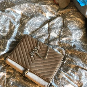 Väska - Väska från Gina, aldrig använd💖